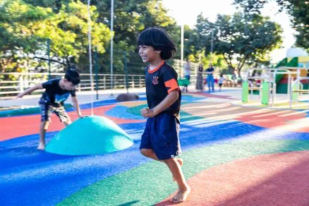 Prefeitura de Cuiabá inaugura playground na Orla do Porto e planeja expansão para bairros