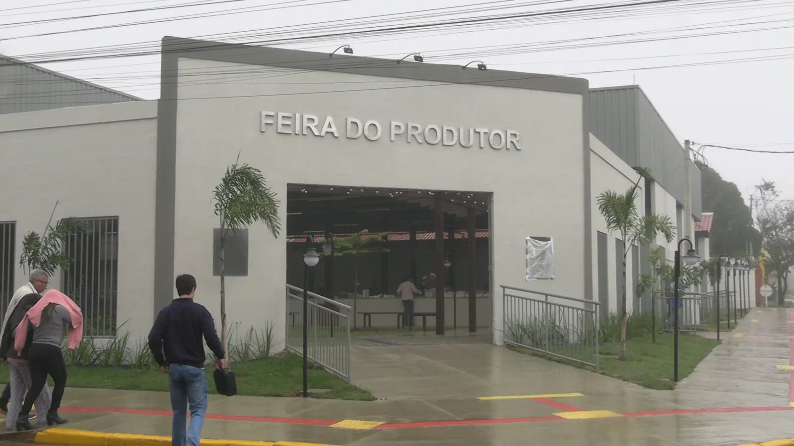 Sonho realizado: Sob ‘clima de montanha’ e neblina, Barracão da Feira do Produtor é inaugurado em Chapada dos Guimarães