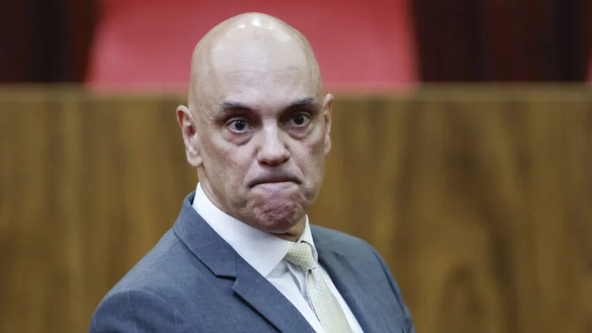 Defensoria Pública da União alega impedimento de Alexandre de Moraes em ação contra Eduardo Bolsonaro