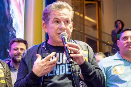Mauro Mendes critica polarização ideológica e afirma: 'Não é a direita nem a esquerda que coloca comida na mesa'