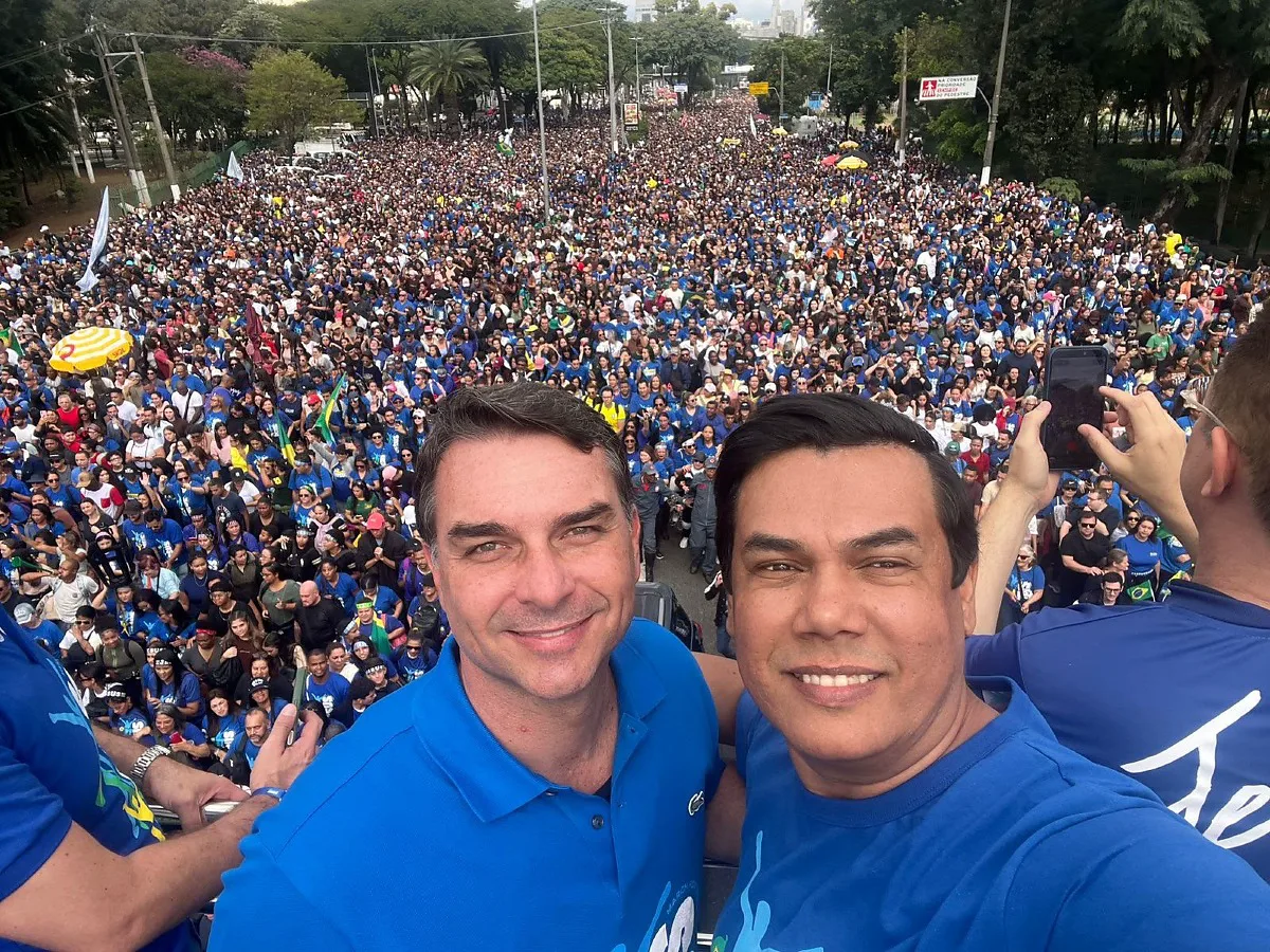 Presidenciável Flávio Bolsonaro confirma presença na Marcha para Jesus em Cuiabá; veja vídeo