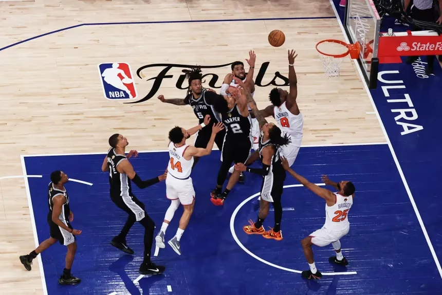 Knicks conquistam maior virada da história das Finais da NBA, batem Spurs e ficam a um passo do título