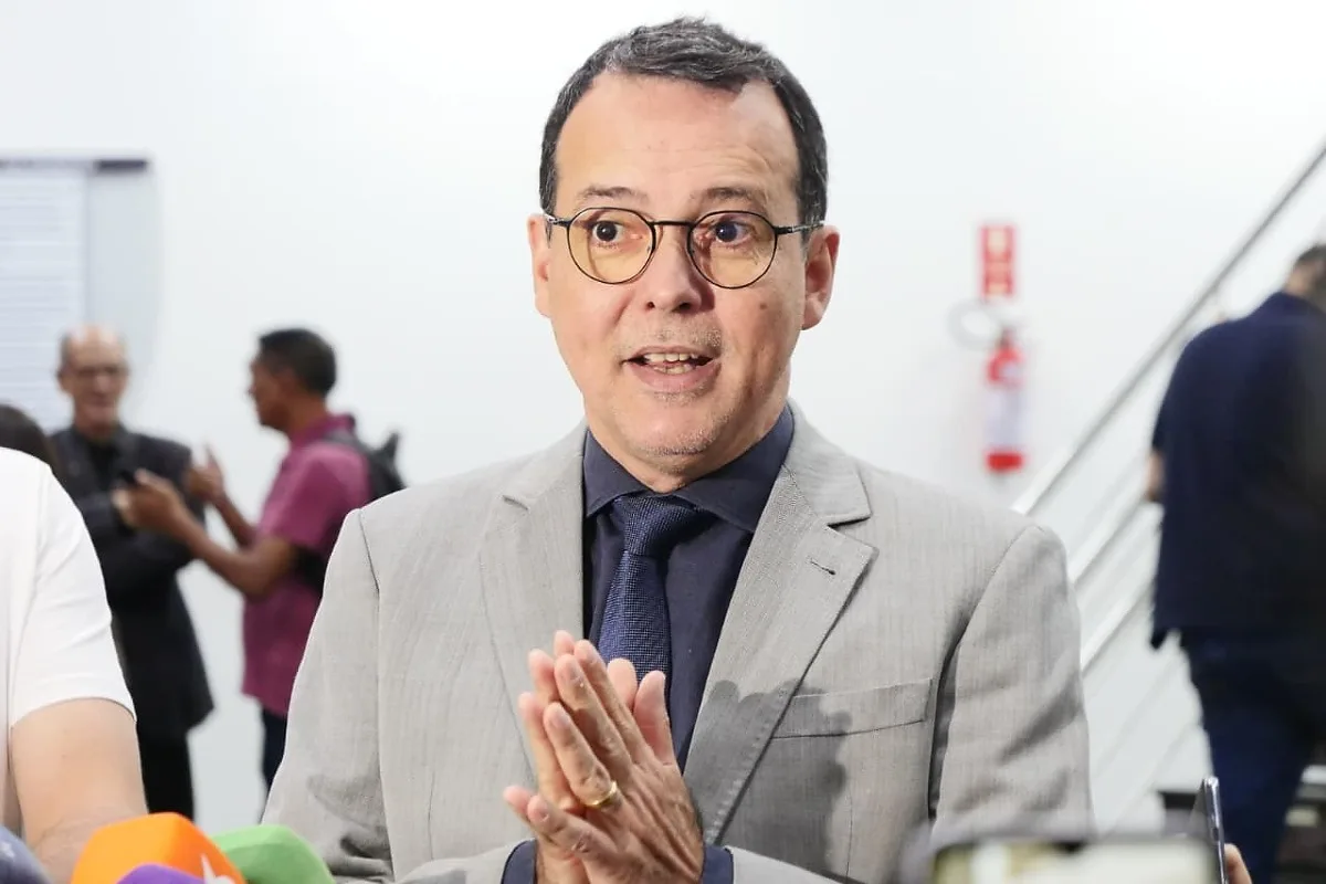 Lúdio altera projeto para exigir licitação do BRT e gratuidades em MT