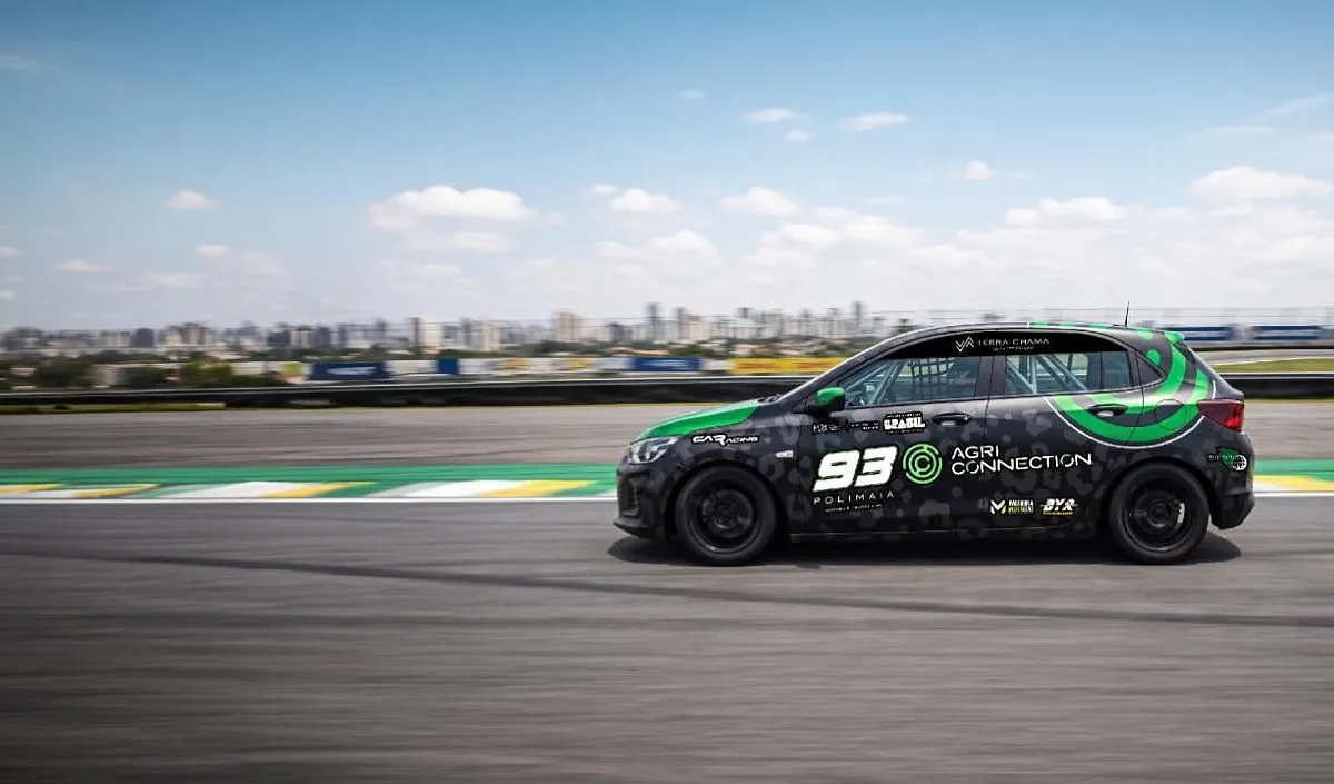 'Piloto do Agro' garante 2º lugar na Turismo Nacional com carro estampado de onça-pintada