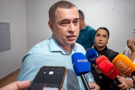 Bussiki rebate ex-secretário e diz que R$ 21 milhões em livros foram pagos em meio a colapso financeiro