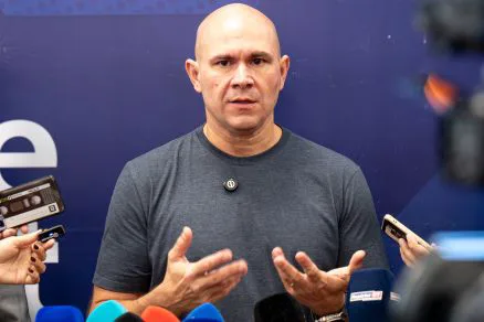 Abilio minimiza racha entre Michelle e Flávio Bolsonaro, classifica crise como 'discussãozinha' e prevê direita unida